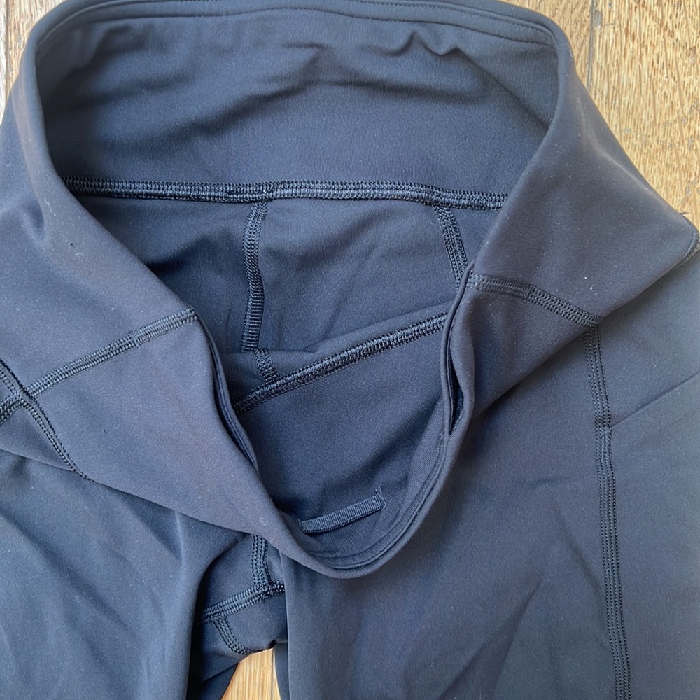 Lululemon Black 3/4 Length Leggings with Pockets - Picture 5 of 9